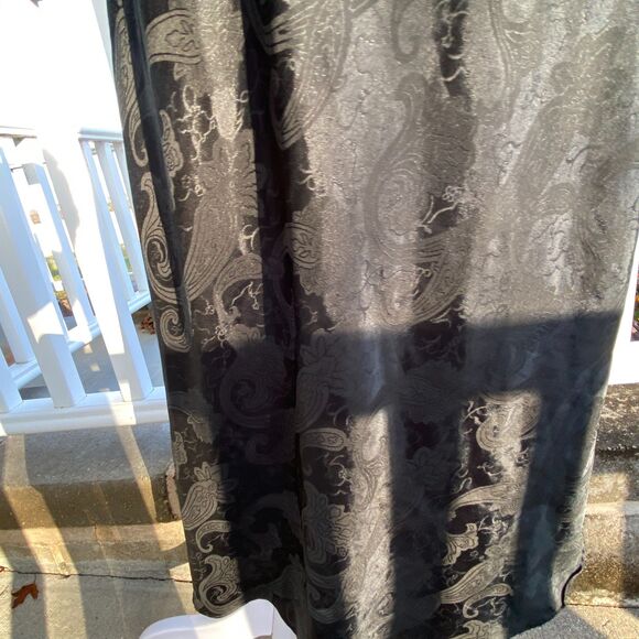 Elegant Black Chemise - Picture 4 of 8